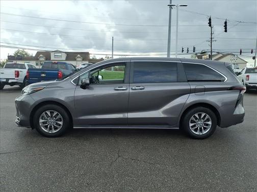 2023 Toyota Sienna XLE
