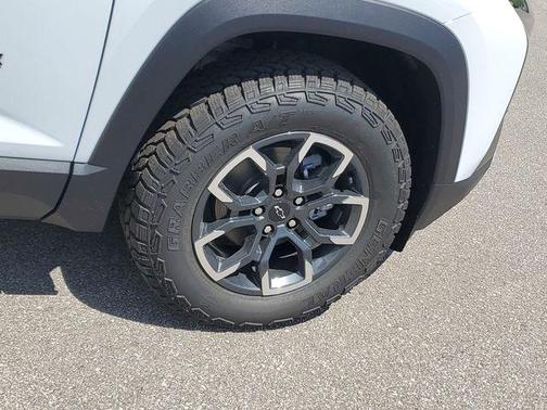 Polar White 2026 Chevrolet Equinox ACTIV