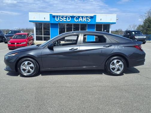 2022 Hyundai ELANTRA SE