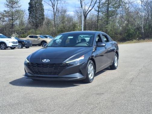 2022 Hyundai ELANTRA SE