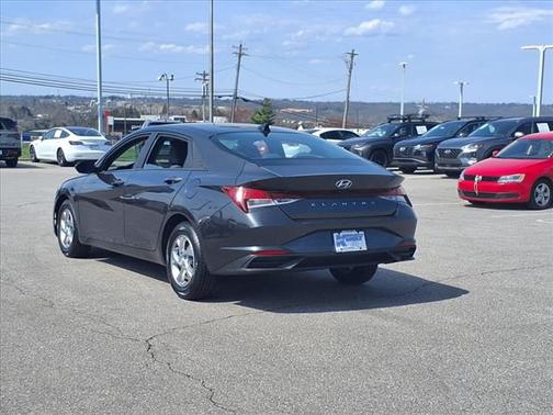 2022 Hyundai ELANTRA SE