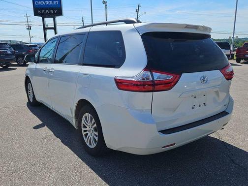 Blizzard Pearl 2016 Toyota Sienna XLE Premium