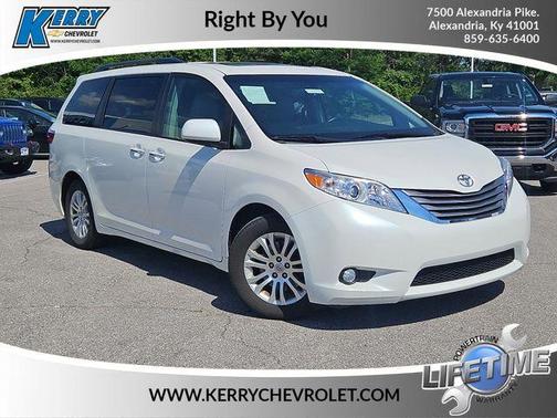 Blizzard Pearl 2016 Toyota Sienna XLE Premium