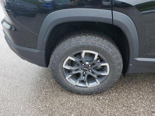 Mosaic Black Metallic 2026 Chevrolet Equinox ACTIV