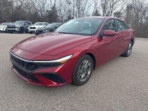 2024 Hyundai ELANTRA SEL