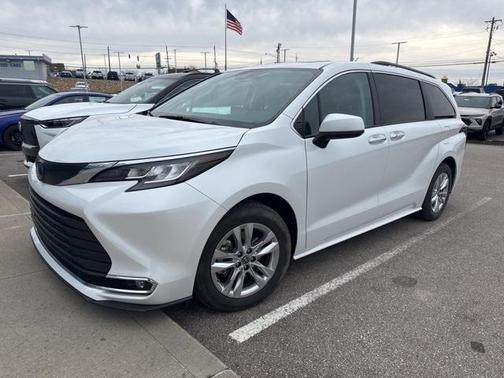 2022 Toyota Sienna XLE