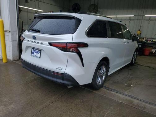 2022 Toyota Sienna XLE