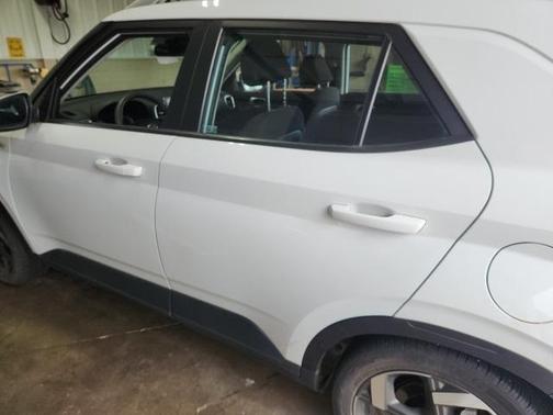2022 Hyundai VENUE SEL