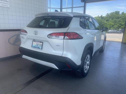 Pearl 2023 Toyota Corolla Cross L