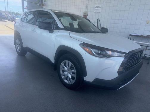 Pearl 2023 Toyota Corolla Cross L