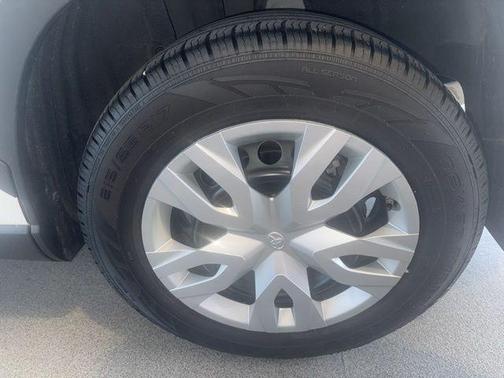 Pearl 2023 Toyota Corolla Cross L