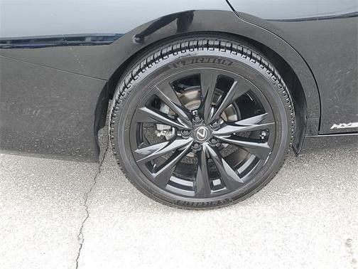 2022 Lexus ES 300h F SPORT