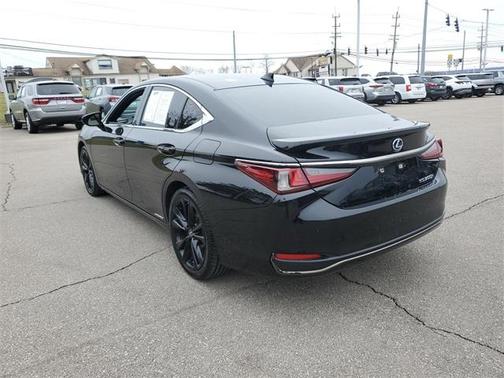 2022 Lexus ES 300h F SPORT