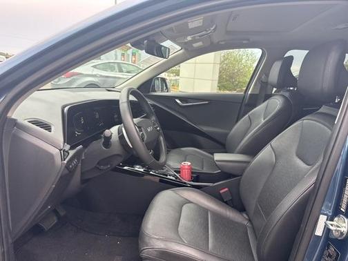 2023 Kia Niro SX