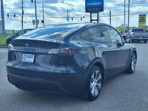 2024 Tesla Model Y Base