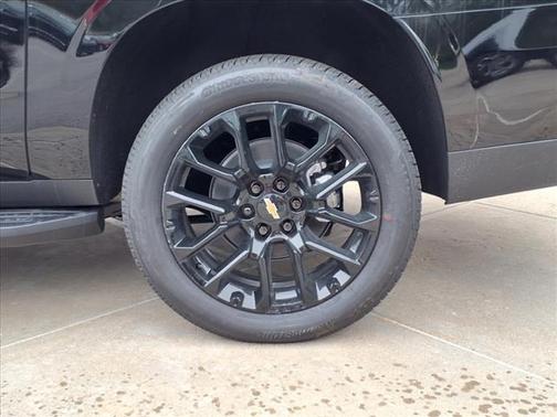 2025 Chevrolet Suburban LS