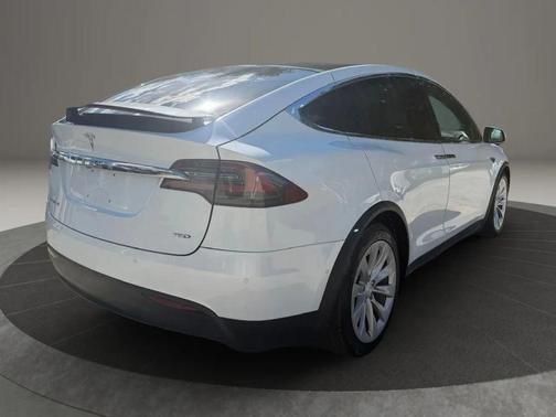 Pearl White Multi-Coat 2018 Tesla Model X 75D