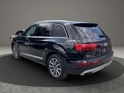 Black 2018 Audi Q7 3.0T Prestige