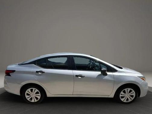 Brilliant Silver Metallic 2020 Nissan Versa 1.6 S