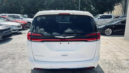 Bright White Clearcoat 2023 Chrysler Pacifica Touring L