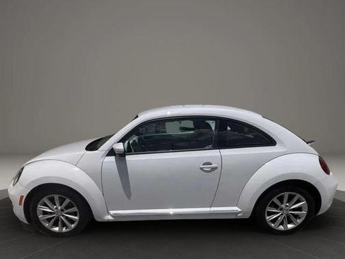 White 2017 Volkswagen Beetle 1.8T SE