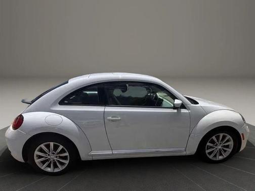White 2017 Volkswagen Beetle 1.8T SE
