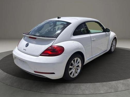 White 2017 Volkswagen Beetle 1.8T SE