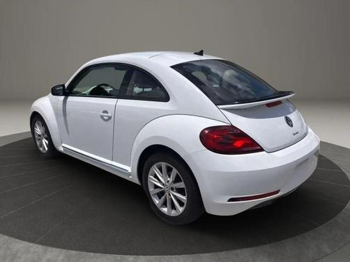 White 2017 Volkswagen Beetle 1.8T SE