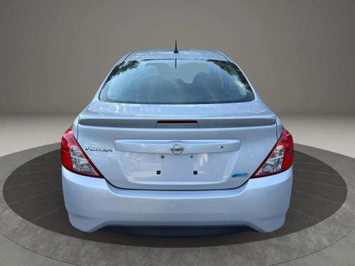 2015 Nissan Versa 1.6 S+