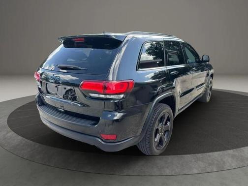Diamond Black Crystal Pearlcoat 2019 Jeep Grand Cherokee Upland
