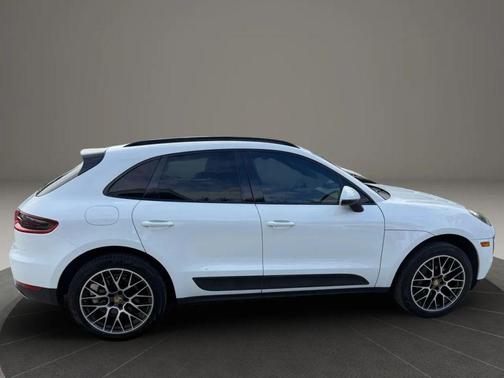 2018 Porsche Macan Sport Utility 4D