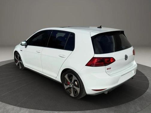 2016 Volkswagen Golf GTI 2.0T SE 4-Door