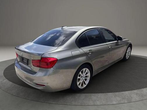 Gold 2017 BMW 320 i