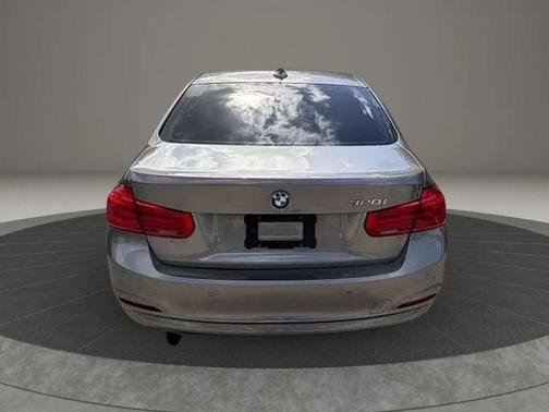Gold 2017 BMW 320 i