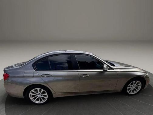 Gold 2017 BMW 320 i