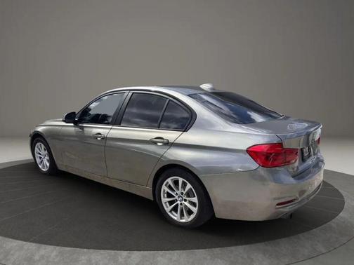 Gold 2017 BMW 320 i