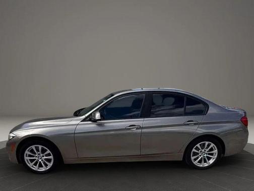 Gold 2017 BMW 320 i