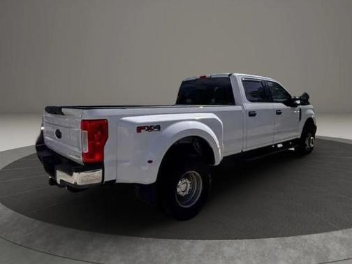 Oxford White 2017 Ford F-350 XLT