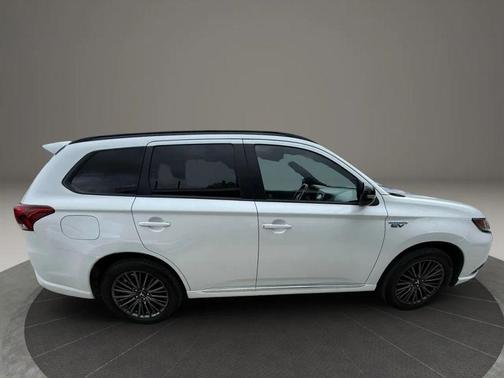 2021 Mitsubishi Outlander PHEV LE