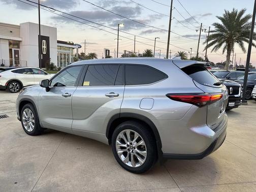 2022 Toyota Highlander LIMITED