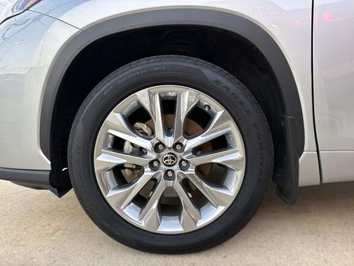 2022 Toyota Highlander LIMITED