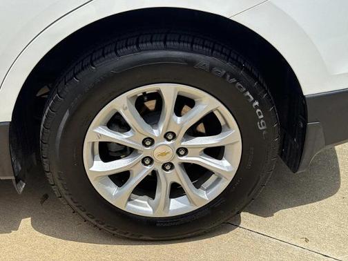 Summit White 2019 Chevrolet Equinox LT W/1LT