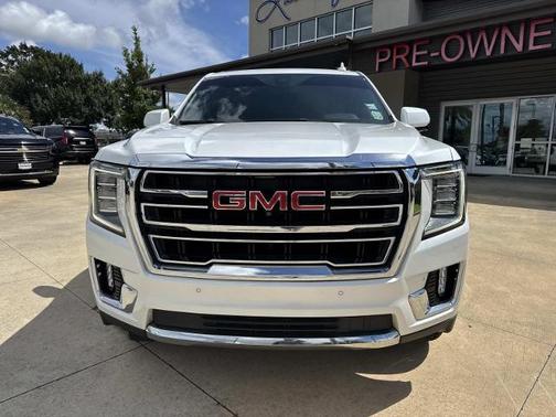 White Frost Tri-Coat 2022 GMC Yukon XL SLT