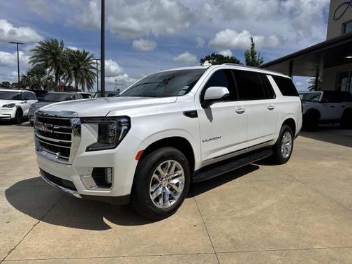 White Frost Tri-Coat 2022 GMC Yukon XL SLT