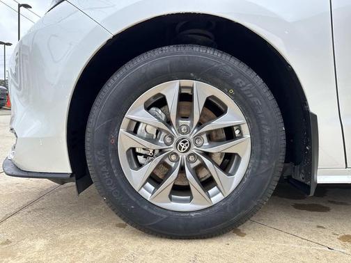 2024 Toyota Sienna XLE