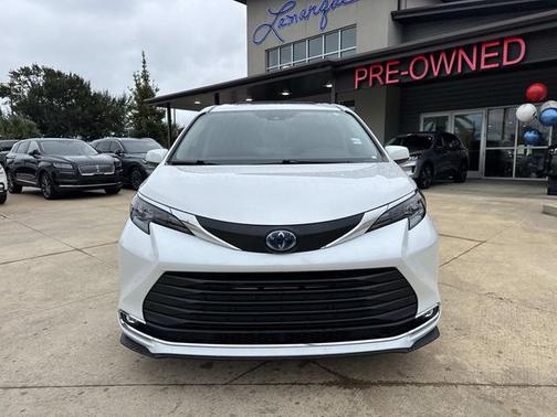 2024 Toyota Sienna XLE