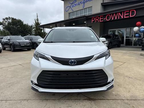 2024 Toyota Sienna XLE