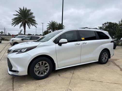 2024 Toyota Sienna XLE