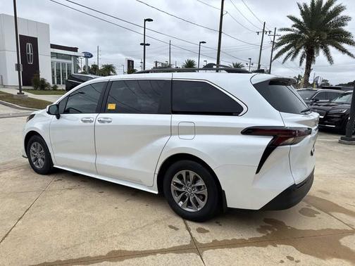 2024 Toyota Sienna XLE