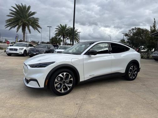 2024 Ford Mustang Mach-E SELECT